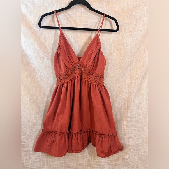 Small Rust Orange Laced Summer Flowy Short Flair Dress with Detailed Ruffling. - Picture 4 of 12